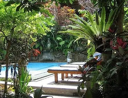 Gusti'S Garden 2 Guest House